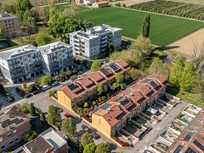 Casa con 5 locali in vendita in Soliera
