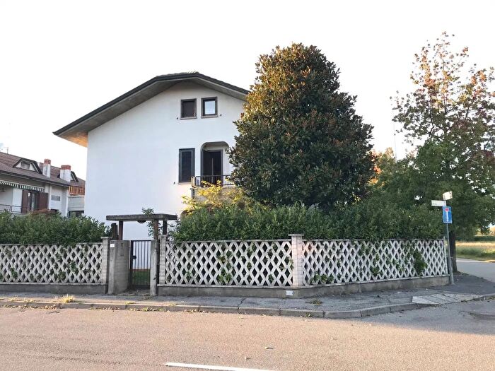 Appartamento con 5 locali in vendita in Via Brava Cernusco sul Naviglio, Cernusco Sul Naviglio