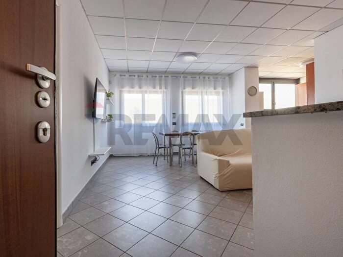 Appartamento trilocale in affitto in VIA VECCHIA PER CASTANO, Lonate Pozzolo
