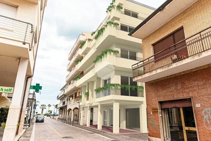 Appartamento trilocale in vendita in Via Giosuè Carducci, Tortoreto