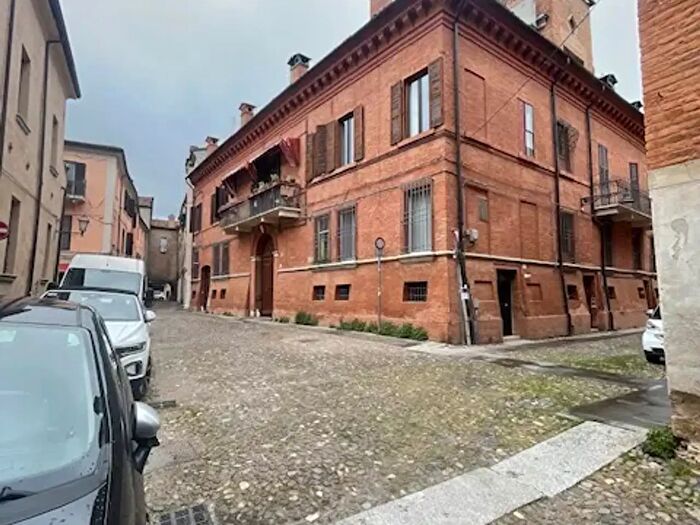 Appartamento trilocale in vendita in Via Camaleonte, Ferrara