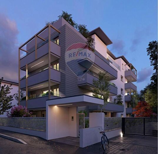 Appartamento trilocale in vendita in Via Perosi, Monza