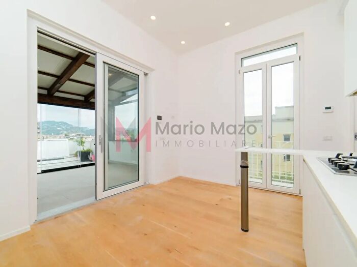 Appartamento bilocale in vendita in Via Madonna del Monte, Salerno