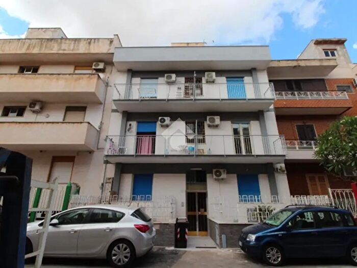 Appartamento quadrilocale in vendita in Via Emanuele Viola, Palermo