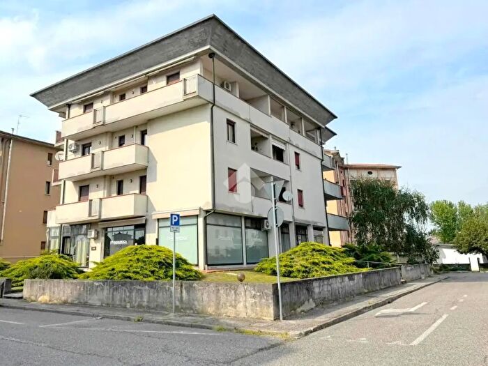 Appartamento trilocale in vendita in Via Vincenzo Bellini, Goito