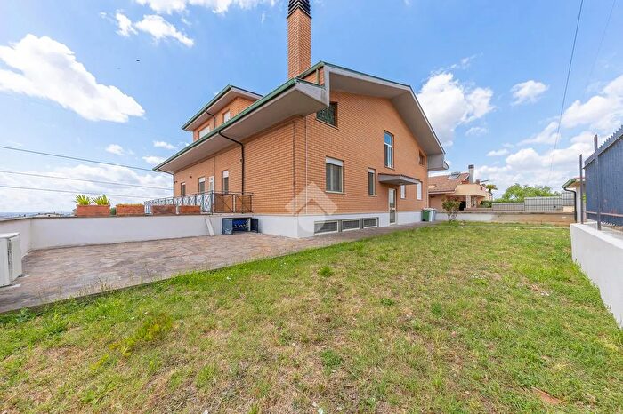 Appartamento trilocale in vendita in Via Vallinfreda, Guidonia Montecelio