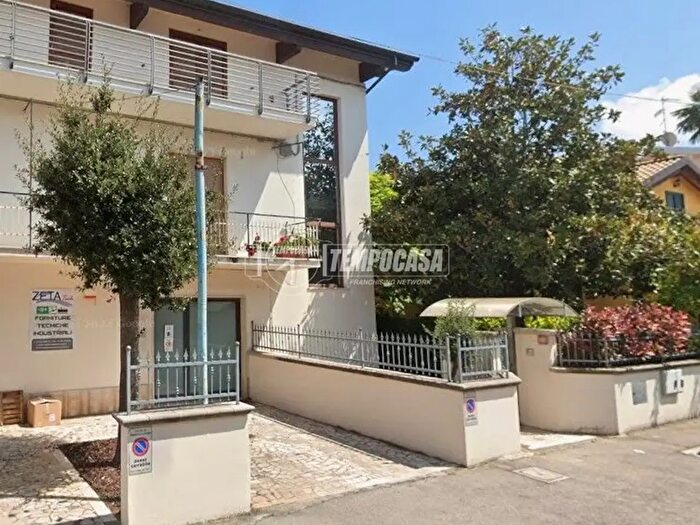 Appartamento con 12 locali in vendita in Montesilvano