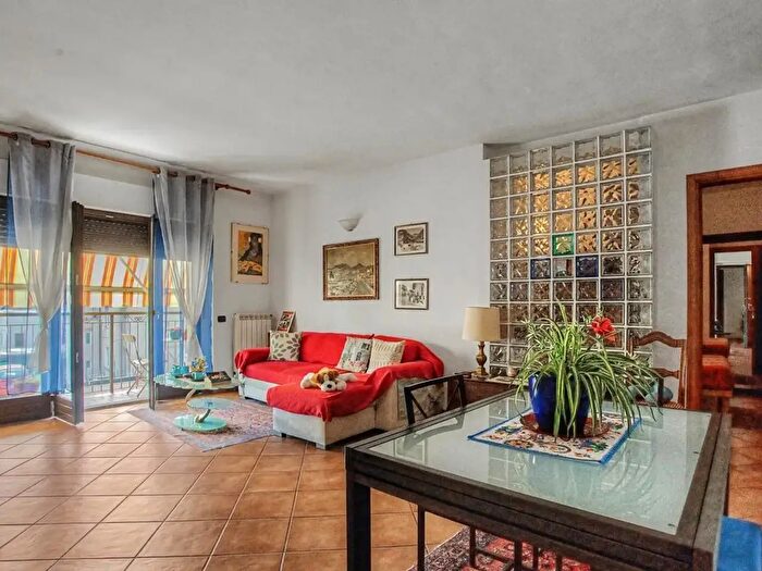 Appartamento monolocale in vendita in Via Cristoforo Colombo, Gazzada Schianno