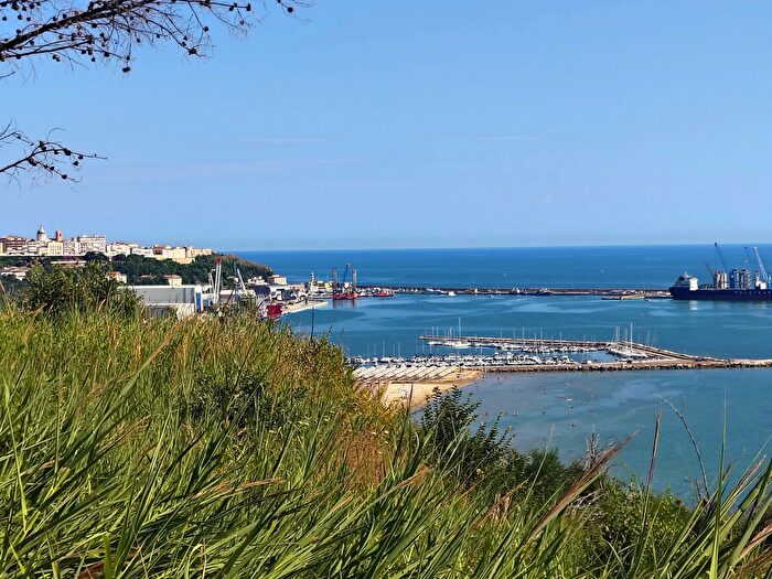 Appartamento con 5 locali in vendita in Cda S Donato Ortona, Ortona