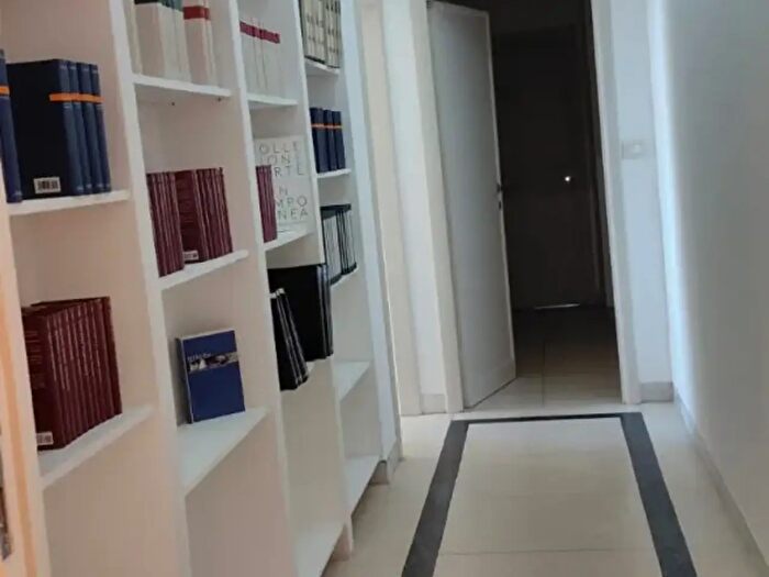 Appartamento con 5 locali in affitto in Via Schipa, Napoli