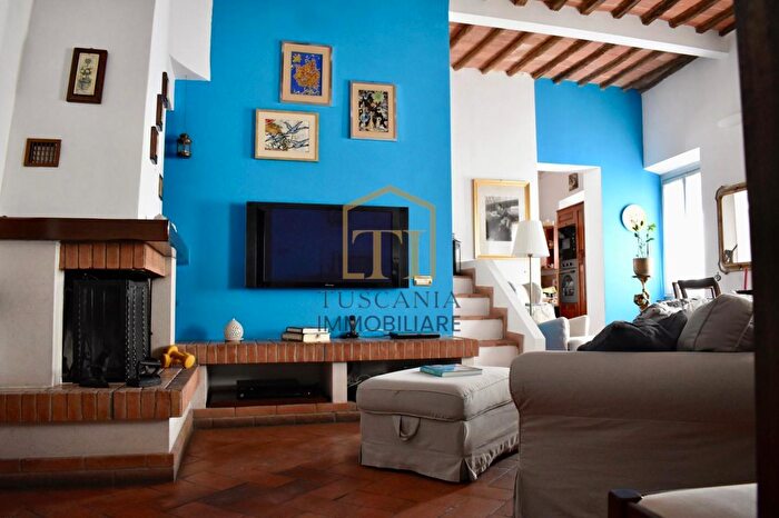 Appartamento con 7 locali in vendita in Colle Di Val DElsa