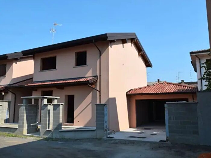 Casa quadrilocale in vendita in Via Vincenzo Bellini, Gravellona Lomellina