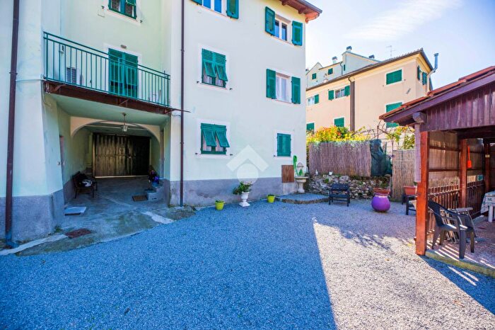 Casa con 12 locali in vendita in Via Forte Monte Guano, Genova