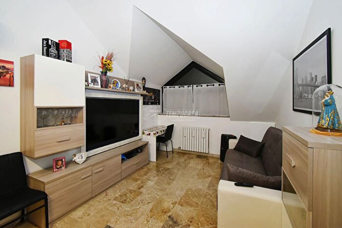 Appartamento trilocale in vendita in Via dei Pini, Pieve Emanuele