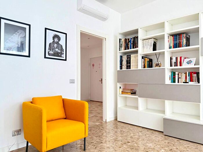 Appartamento trilocale in affitto in Via Adolfo Wildt, Casoretto, Milano