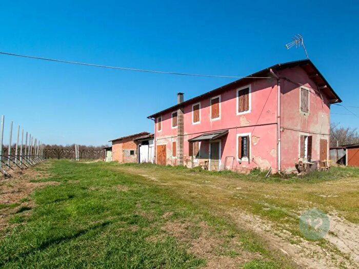 Casa con 5 locali in vendita in Soliera
