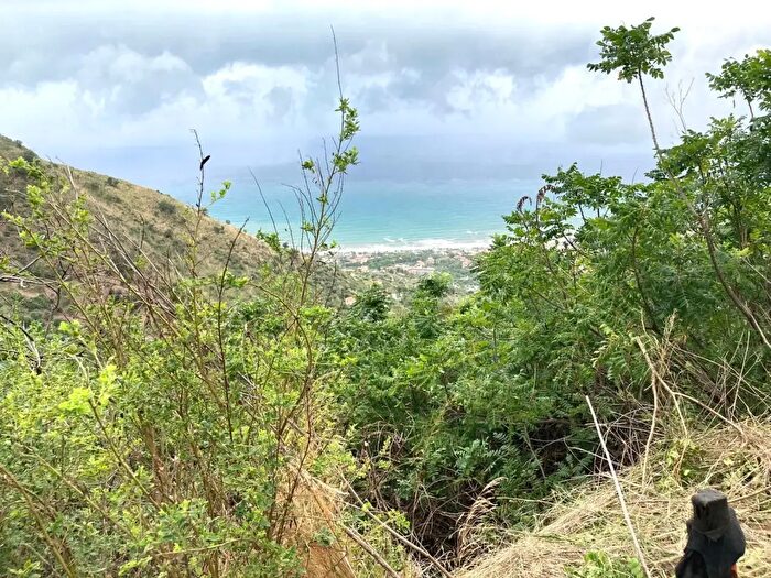 Casa monolocale in vendita in Contrada Serre Via Batia, Cefalu