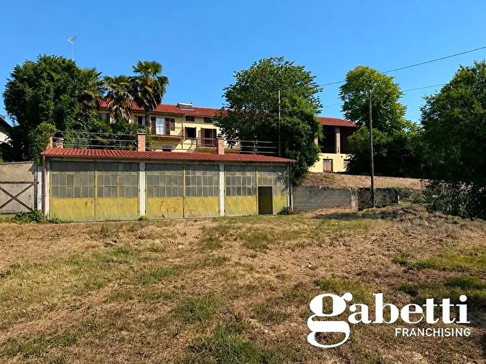 Casa con 15 locali in vendita in Strada per Cuccaro, Fubine