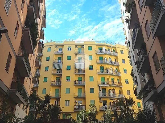 Appartamento trilocale in affitto in Via Battistello Caracciolo, Napoli