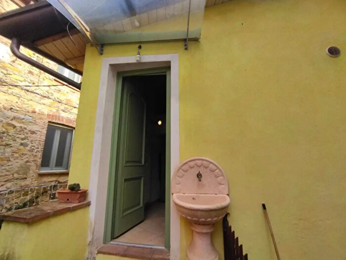 Casa bilocale in vendita in Via Provinciale per Montemagno, Camaiore