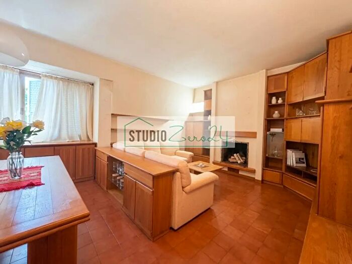 Appartamento con 7 locali in vendita in Via Settembre, Massa