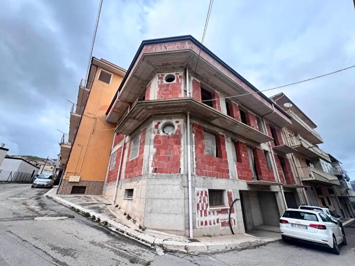 Casa con 13 locali in vendita in Pippo Rizzo, Marineo