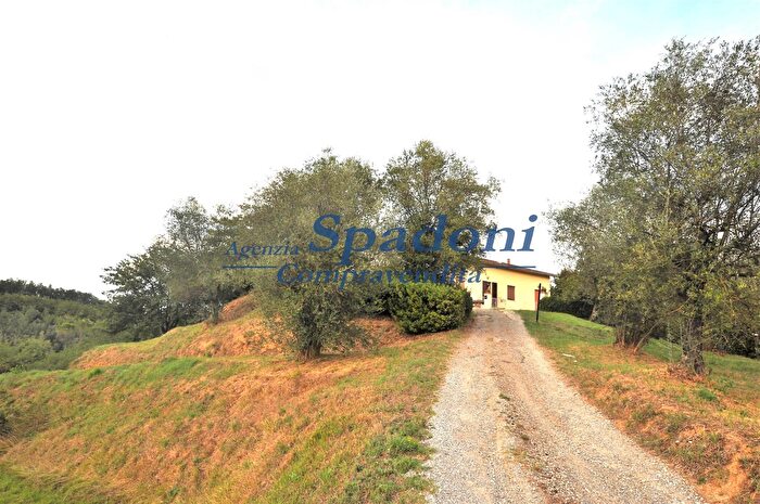 Casa con 10 locali in vendita in Fucecchio