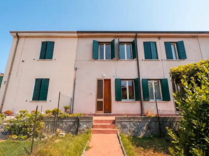 Casa trilocale in vendita in Viale Regina Margherita, Ospedaletto Euganeo