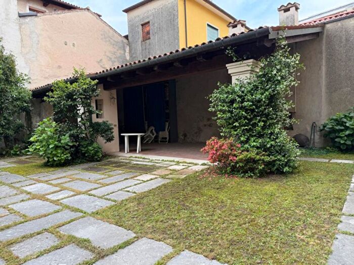 Appartamento con 6 locali in affitto in Via G B Verci, Centro, Bassano del Grappa