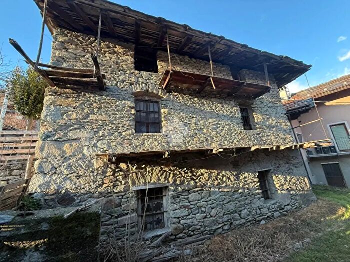 Casa quadrilocale in vendita in Frazione Plane, Nus