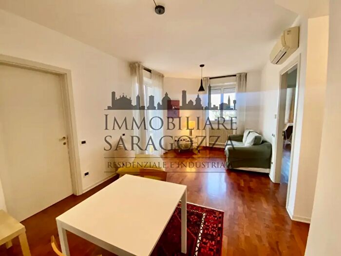 Appartamento quadrilocale in vendita in Via Giuseppe Massarenti, Bologna