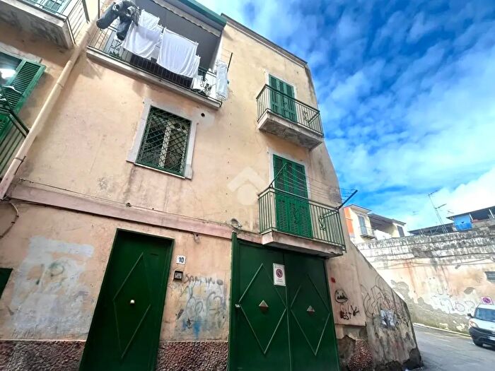 Appartamento trilocale in vendita in Vico Annunziata, Torre Del Greco