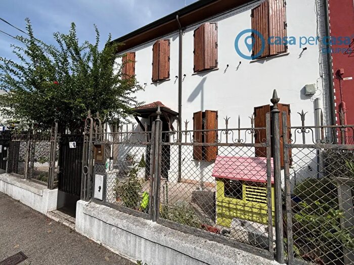 Casa quadrilocale in vendita in Rovigo