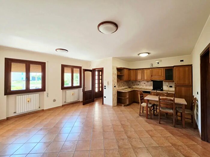 Casa trilocale in affitto in Via Papa Albino Luciani, Villa Estense