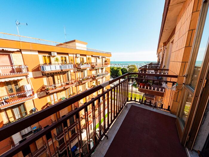 Appartamento con 6 locali in vendita in Via Giuseppe di Vittorio, Manfredonia