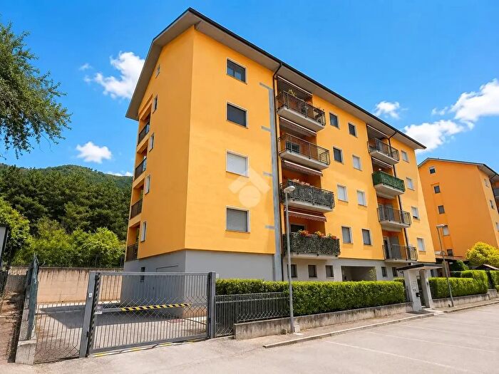 Appartamento con 5 locali in vendita in Via Antica Arischia, L'Aquila