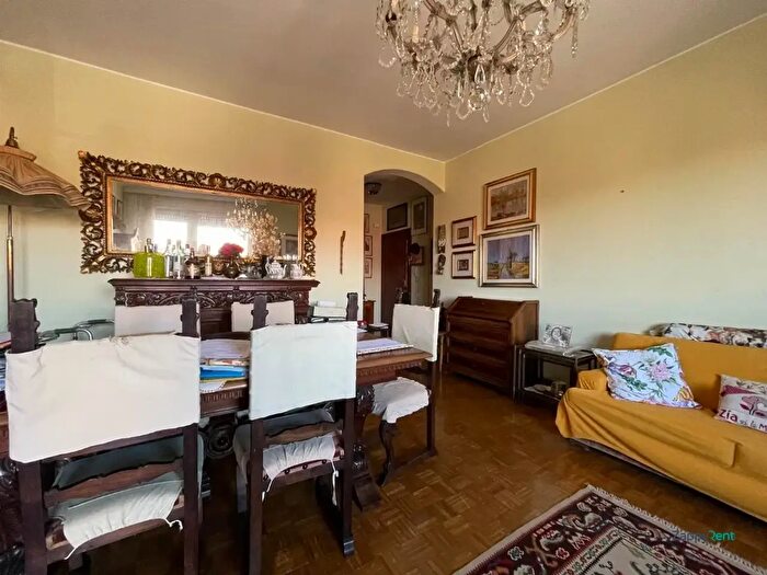 Appartamento trilocale in affitto in Via Valsesia, Milano