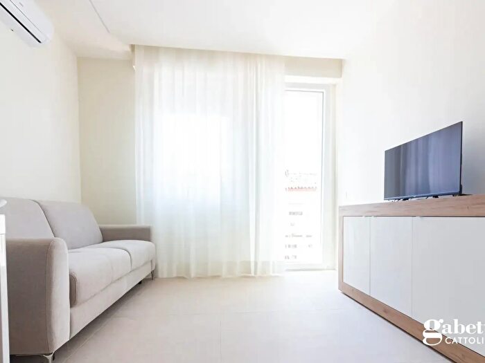 Appartamento trilocale in vendita in Via Pascoli, Cattolica
