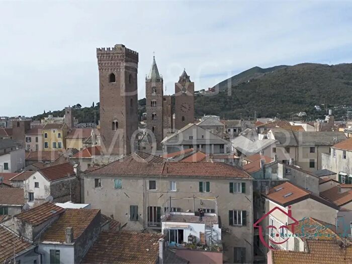 Appartamento con 6 locali in vendita in Via Mariettina Lengueglia, Albenga