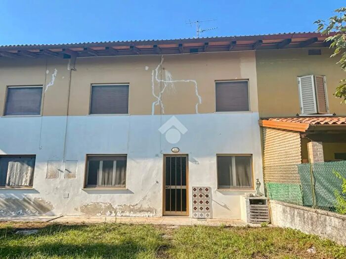 Casa con 5 locali in vendita in Via Dignano, Dignano