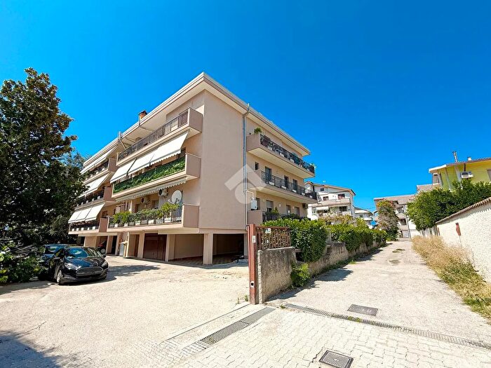 Appartamento quadrilocale in vendita in Via lAquila, Chieti