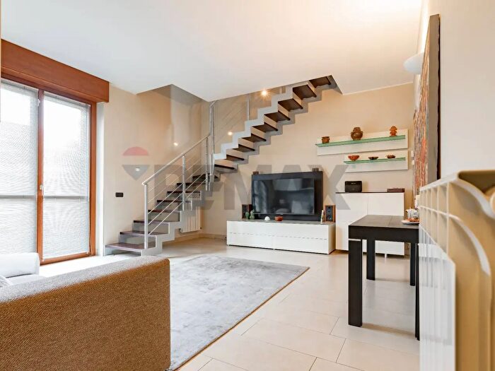 Appartamento trilocale in vendita in Via Pisa, Canegrate