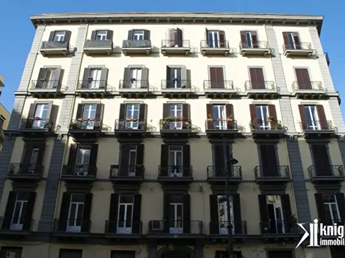 Appartamento con 6 locali in vendita in Via Santa Lucia, Napoli