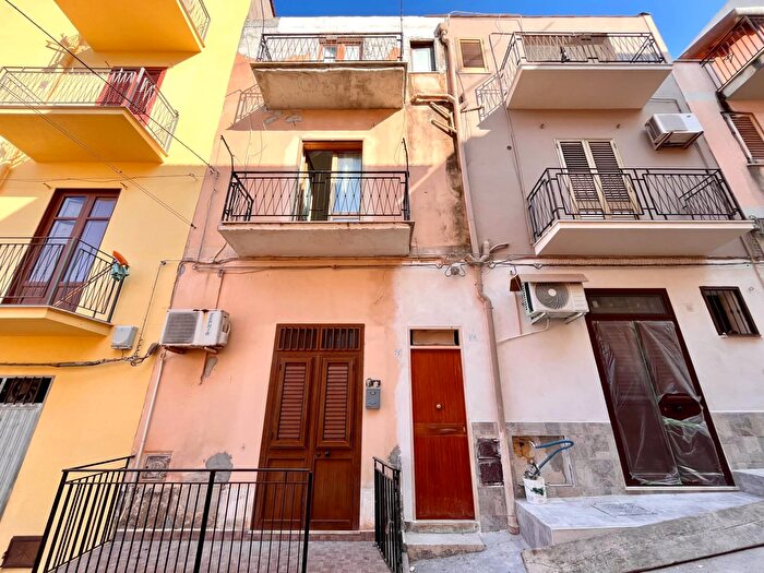 Casa quadrilocale in vendita in Bari, Castellammare Del Golfo