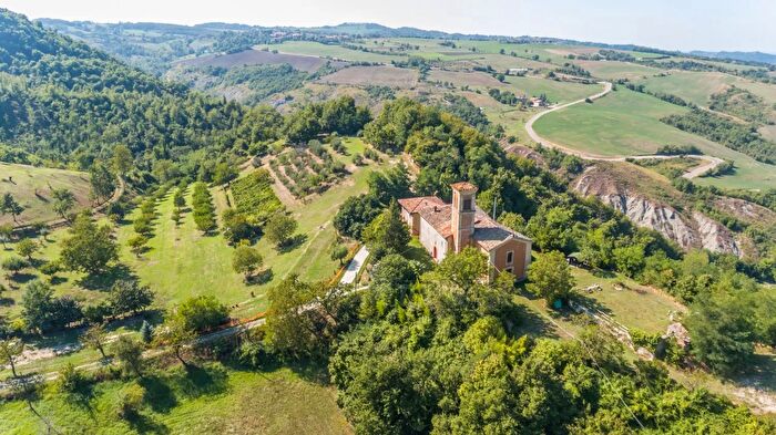 Casa quadrilocale in vendita in Via Montesevero, Monte San Pietro