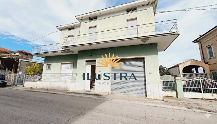 Casa con 8 locali in vendita in Via Alcide De Gasperi, Monsampolo Del Tronto