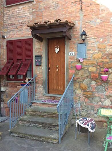 Appartamento con 5 locali in vendita in Via II Giugno a Montaione Firenze, Empoli