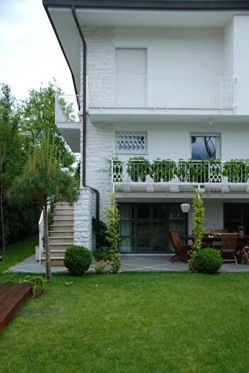 Casa quadrilocale in affitto in Via Ammiraglio Morin a, Forte Dei Marmi