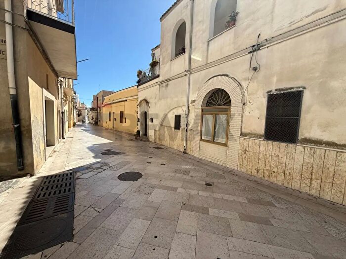 Casa con 7 locali in vendita in Corso Umberto, Grassano