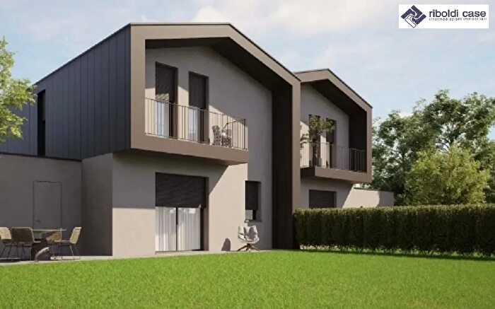 Casa quadrilocale in vendita in Verano Brianza